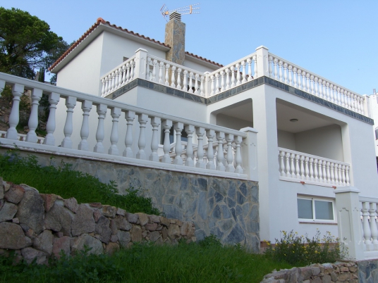 Два новых дома с великолепным видом на море в Ллорет де Мар