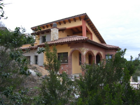 Новый дом в горных окрестностях г. Ллорет де Мар