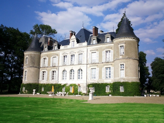 Замок XVIII века в центре Турени, в 100 км от Парижа